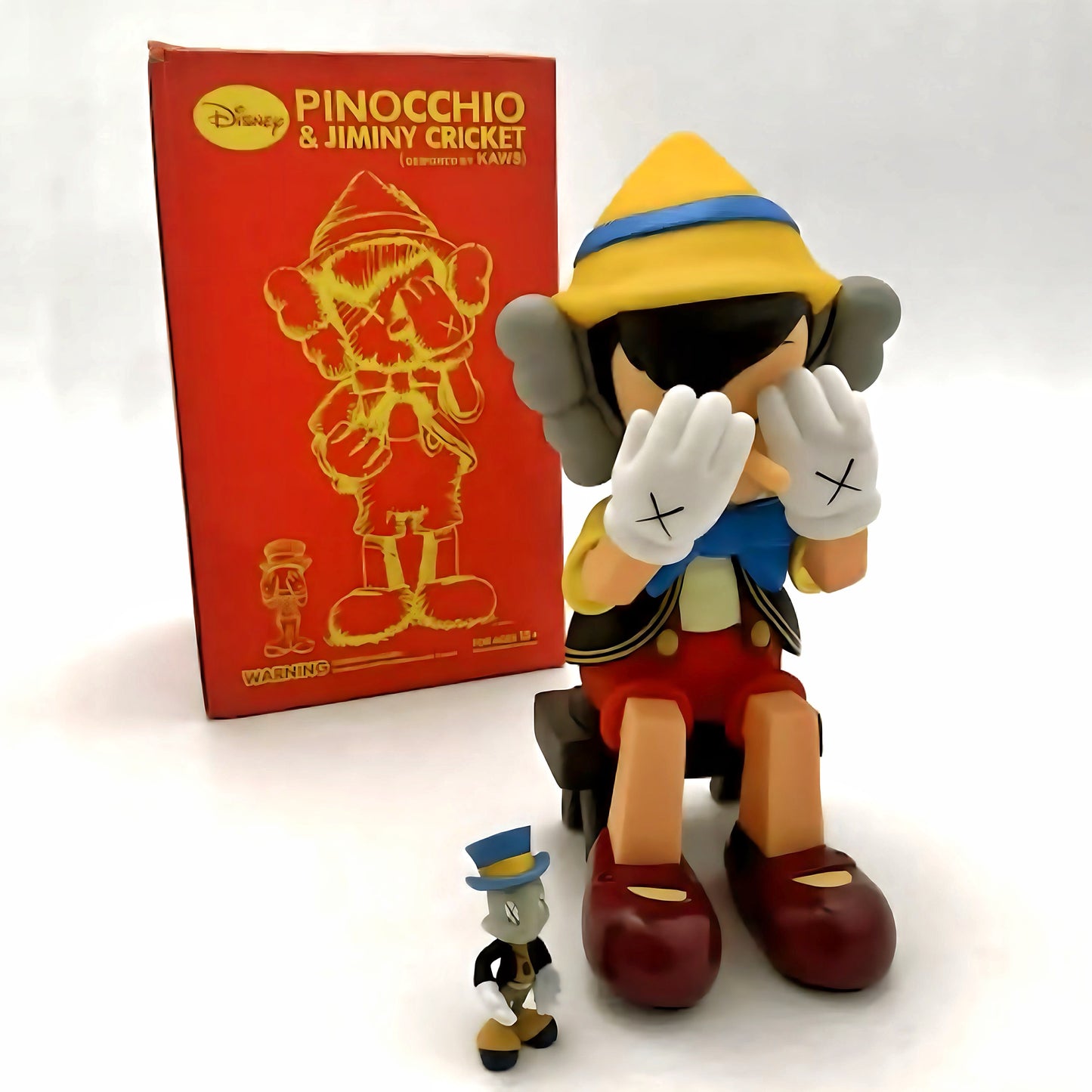 Kaws Pinocchio Sentado